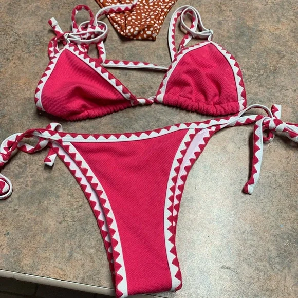 Bikini lot
Size small - Picture 2 of 4